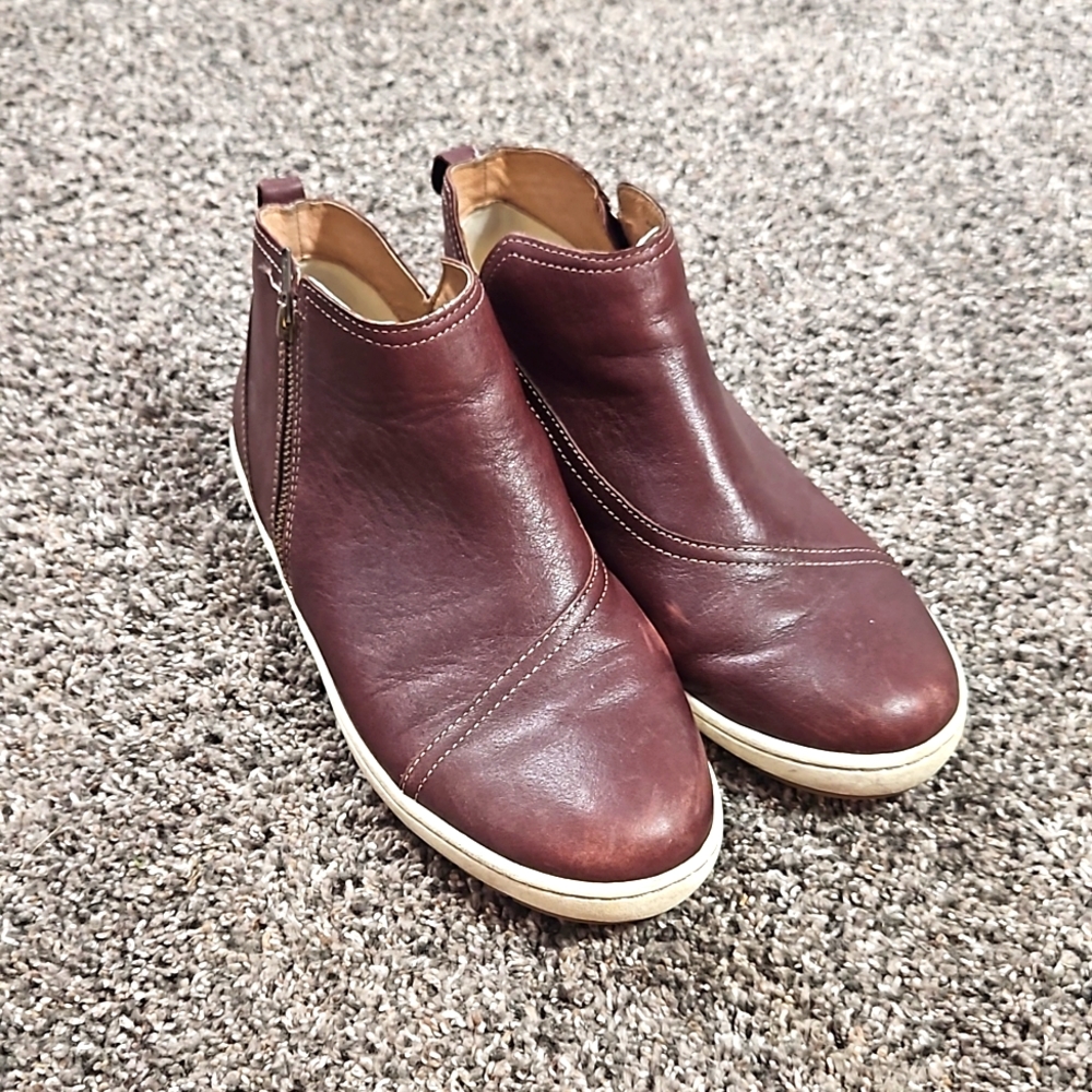 Taos Footwear Rich Brown Ankle Booties